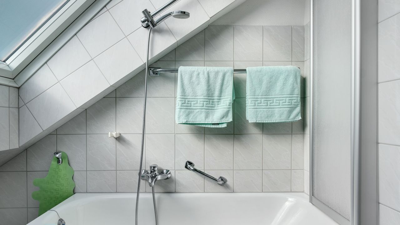 INSIDE, BATHROOM INSIDE, BATHROOM